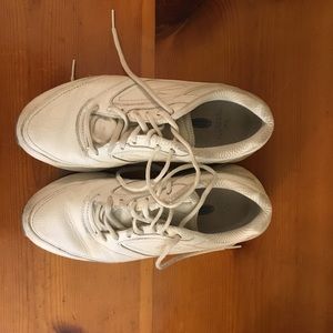 👟 Brooks Walking Shoes 10